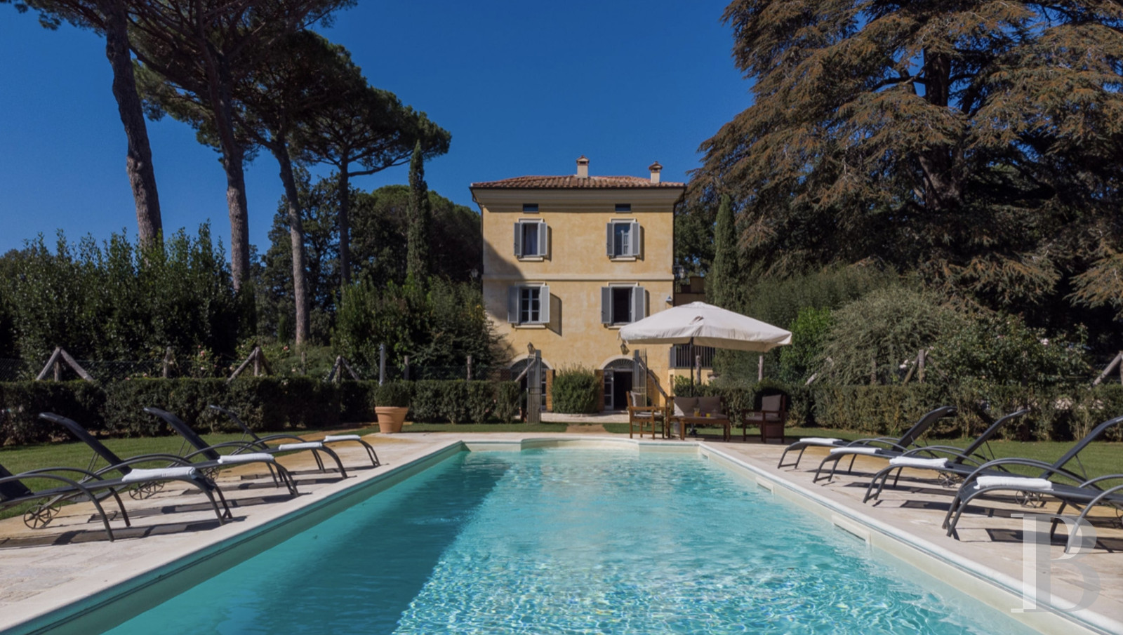 En Italie, entre Rome et Florence, une villa de la fin du 19e siècle implantée dans un vaste parc arboré - photo  n°4